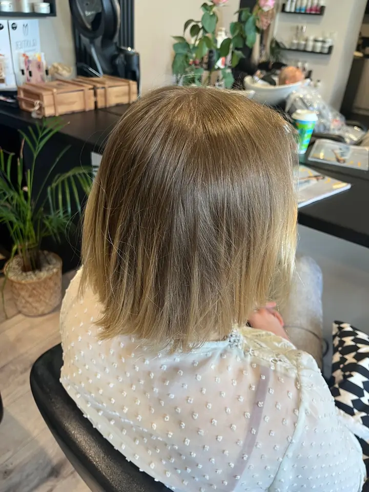 Przed: Matowy blond, bob