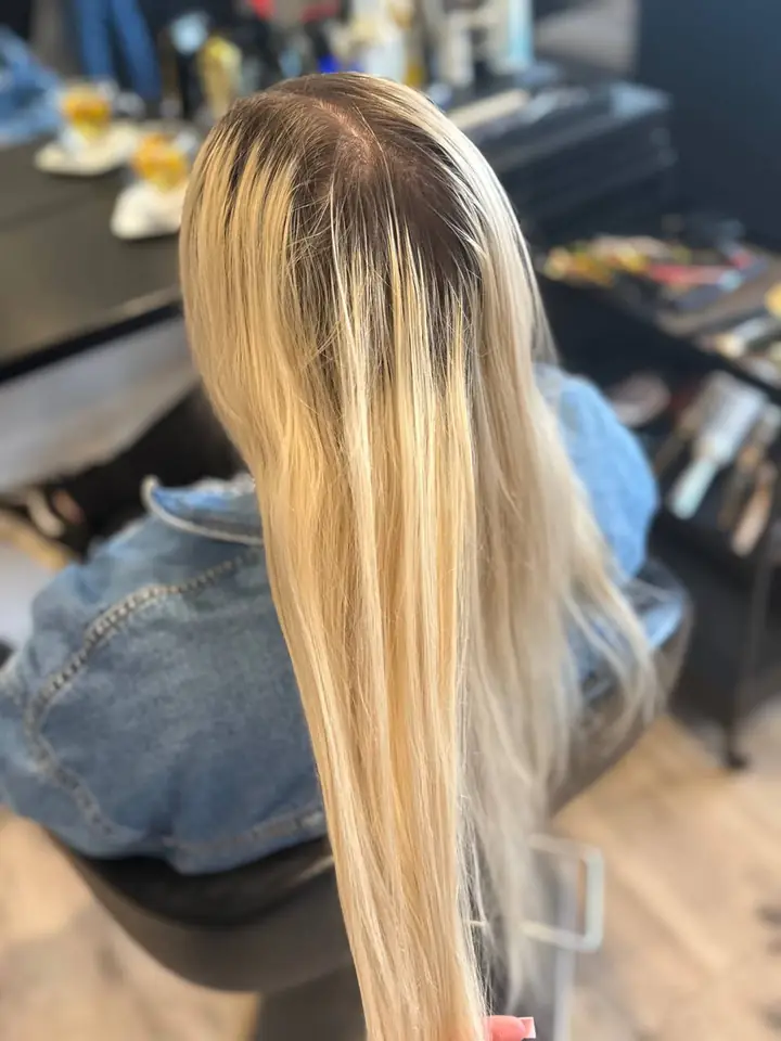 Przed: Blond z ciemną nasadą