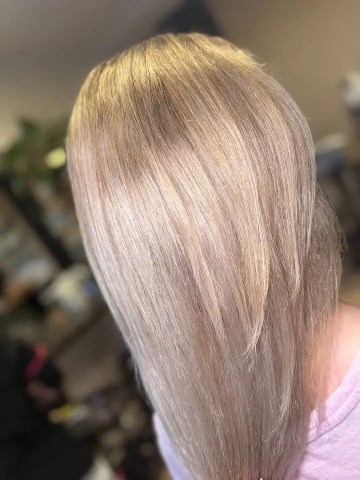 Po: lodowy blond, praca Ani